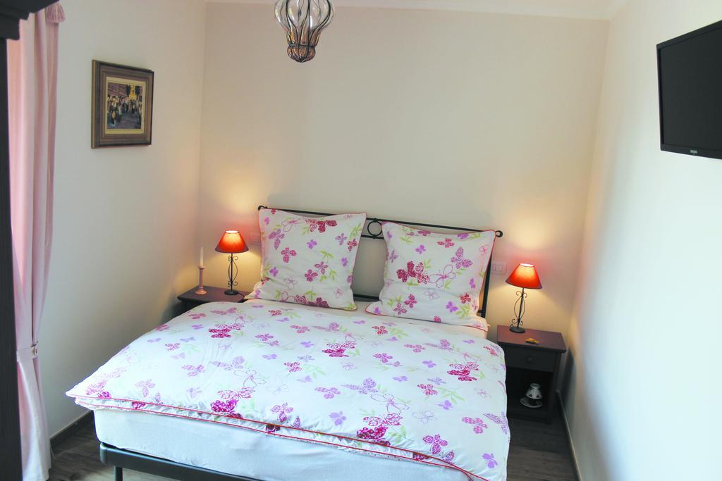 Alta Villa The Countryhouse Adults Only Boutique Bnb Vigliano d'Asti Room photo