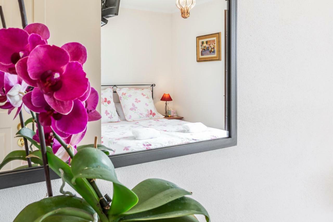Alta Villa The Countryhouse Adults Only Boutique Bnb Vigliano d'Asti Exterior photo